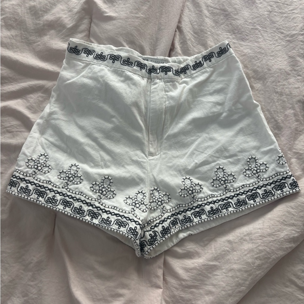 Zara preloved High Waist Black and White linen Shorts medium